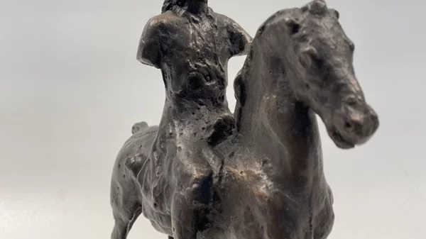 Έκθεση γλυπτικής με 72 γλυπτά από 42 καλλιτέχνες στο Σεράφειο του Δήμου Αθηναίων