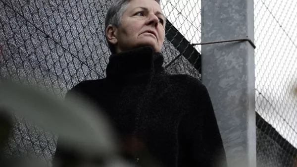 Χρύσα Πανταζή: "Καταλήγεις να συνομιλείς με τα σκαθάρια χωρίς να νιώθεις πως το έχεις χάσει"