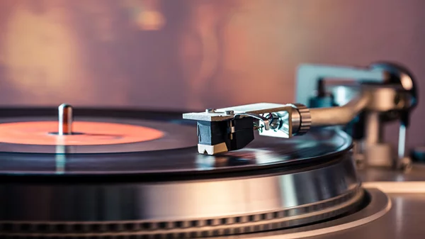 Βινύλιο, burgers, pizza και κοκτέιλ στο "1st Koukaki Vinyl Market"