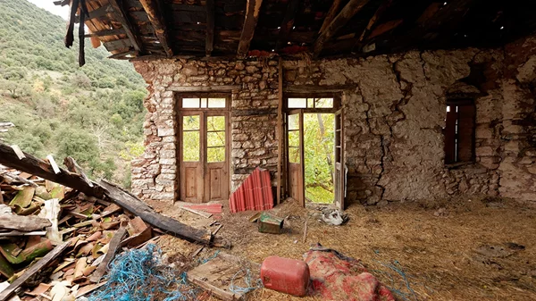 Η φωτογραφική έκθεση "Κοίταξε πίσω / Look back" εξετάζει γεγονότα οριστικού ξεριζωμού