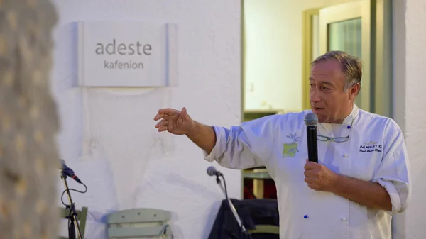 Γευστική γνωριμία με το λεοντόψαρο και το μπλε καβούρι, τα περιβόητα ξενικά είδη