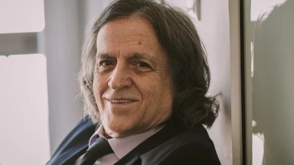 "Γιάννης Γλέζος: Από έρωτα πεθαίνουν τα κλαριά": Μουσική και ποιητική βραδιά με τον συνθέτη Γιάννη Γλέζο