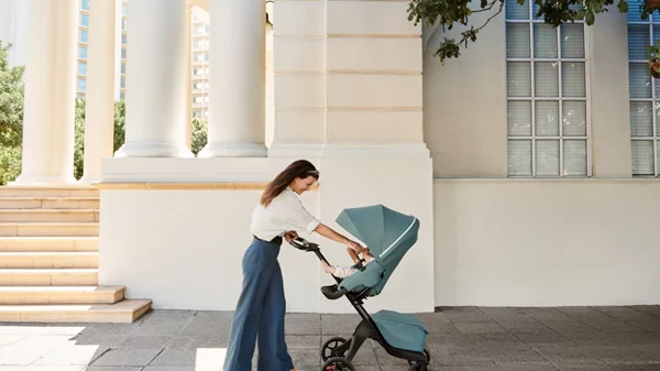 Η οικογένεια προϊόντων Stokke® Xplory® Χ μεγαλώνει με το νέο Cool Teal χρώμα