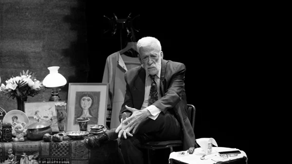 Ο Αργύρης Μπακιρτζής επιστρέφει με τη "Δημοπρασία" του Σταύρου Τσιώλη