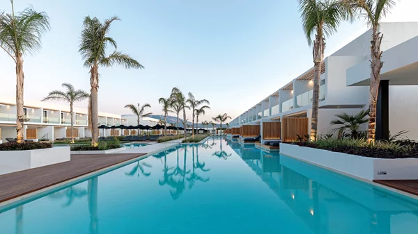 "D’ Andrea Lagoon": Ένα κόσμημα υψηλής αισθητικής και πολυτέλειας στο νησί του Ιπποκράτη