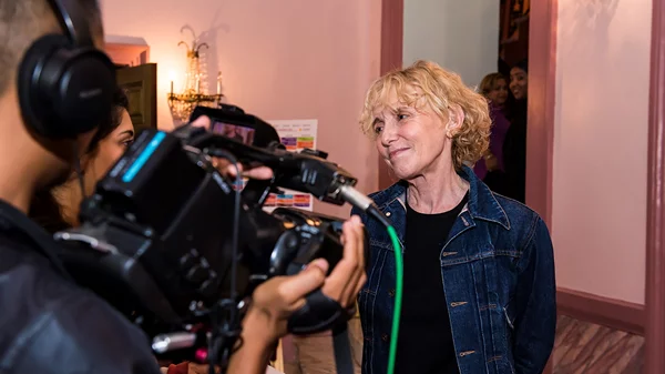 Η σπουδαία σκηνοθέτρια Κλερ Ντενί μιλά για τις ερωτικές "Δύο Όψεις του Ξυραφιού"