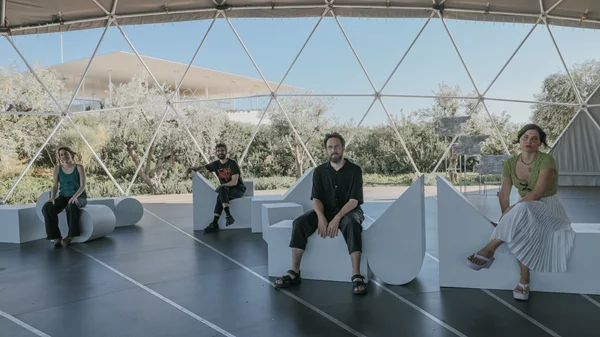 Καλοκαίρι στο Θόλο: Μια διαφορετική κοσμογονία με Μυθολογίες και Νέους Τόπους