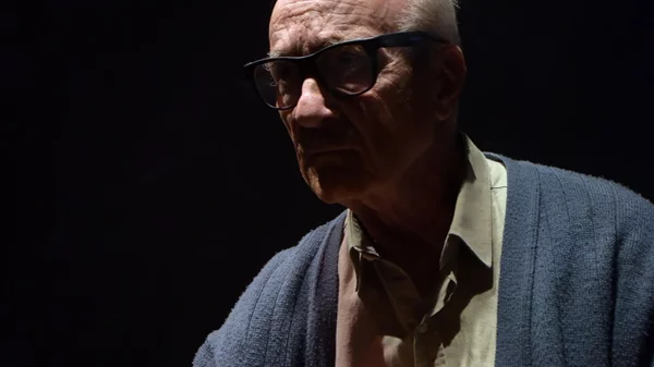 "Εγώ, ο Μάρκος Βαμβακάρης": Ένας ηθοποιός συνομιλεί με έναν ρεμπέτη