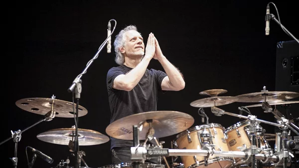 Ο fusion ντράμερ Dave Weckl επιστρέφει στην Αθήνα με τον Tom Kennedy