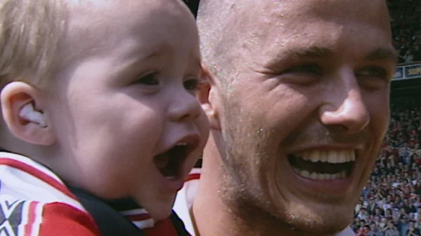 "Beckham": Τα αθέατα σκοτάδια ενός ολόφωτου star