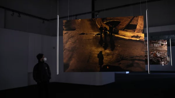 Η έκθεση "Γεφυροποιός" και η αθέατη "Άλλη Θάλασσα" του Θόδωρου Αγγελόπουλου