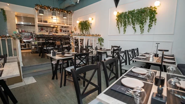 S. Pellegrino: Μας υποδέχεται στο "Το Μαγαζάκι που λέγαμε"