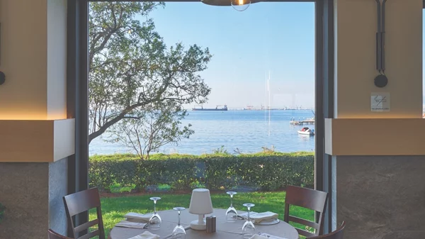 ''Νέα Διαγώνιος''