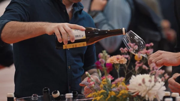 Το Φυσικά Fysika επιστρέφει για ένα pop-up event στο "Beetroot Studio" με τη συνεργασία του "Poster Restaurant"