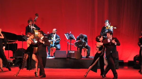 "Tango Legends": Η καρδιά του καλοκαιριού χτυπά σε ρυθμό τάνγκο