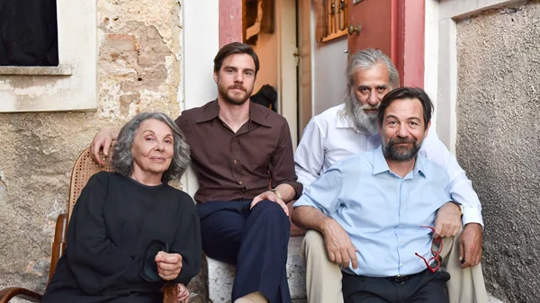 "Η Παραλία" επιστρέφει στην ΕΡΤ1 με νέες εκπλήξεις