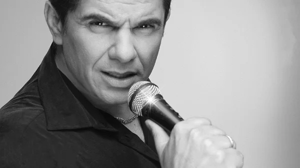 Ο Νίκος Κουρκούλης "ξεχειμωνιάζει" στο "Frangelico bouzouki club"