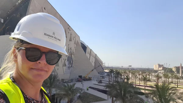 Η Αίγλη Μπαλαμάτση μας ξεναγεί στο GEM (Grand Egyptian Museum) του Καΐρου που θέτει νέα δεδομένα στον διεθνή χάρτη των μουσείων και έχει και ελληνική υπογραφή