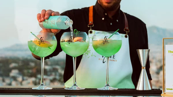 G’Vine x Jaime Lorente: Σ’ ένα λαμπερό event παρουσιάστηκε το limited edition G’Vine Gin που δημιουργήθηκε σε συνεργασία με τον Ισπανό ηθοποιό Jaime Lorente