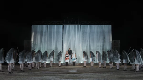 "Ικέτιδες": Συνεχίζει ακάθεκτη η παράσταση σε σκηνοθεσία της Μαριάννας Κάλμπαρη μετά το sold out της Επιδαύρου