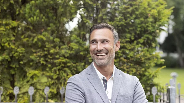 Ο Γιώργος Καπουτζίδης είναι ένας άνθρωπος που λέει ιστορίες