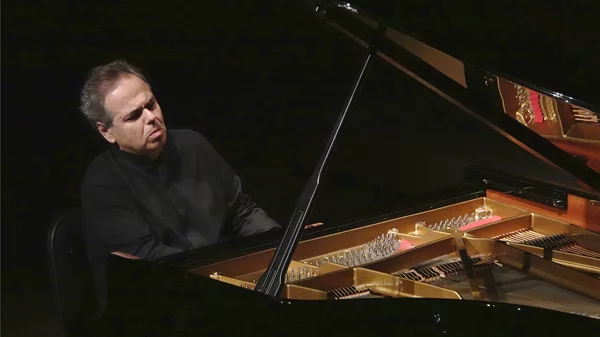 Θαυμάσια ρεσιτάλ πιάνου από Βολόντος στο Μέγαρο Μουσικής και Δεστούνη στο Ωδείο Αθηνών