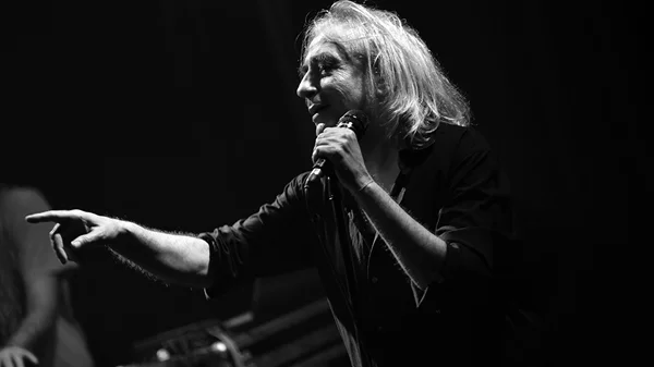 5+1 τραγούδια του Γιάννη Αγγελάκα που γεννήθηκε σαν σήμερα (30/10)