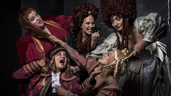 Το Vault γιορτάζει 10 χρόνια με την παράσταση "Elizadeth" του Δημήτρη Καρατζιά