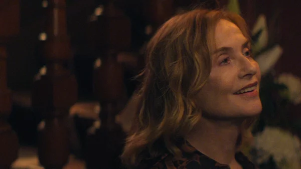 Η Ιζαμπέλ Ιπέρ μιλάει για τις "Ασυνήθιστες Φίλες" και τους σκηνοθέτες που εμπιστεύεται