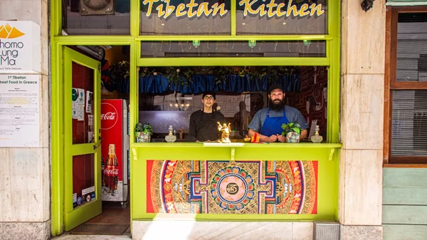 "Chomolungma": Comfort εξωτισμός στο πρώτο momo bar της πόλης