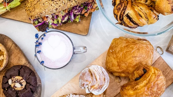 Για κρουασάν και κράφιν στο "Holy Llama", το πρώτο vegan bakery της Αθήνας