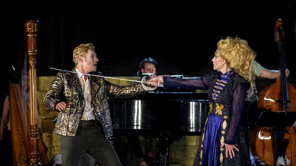 Γιάννης Καλαβριανός: "Το λαϊκό στοιχείο του Μποστ γαργαλάει την ευφυΐα, την παιδικότητα, την αντιληπτική ικανότητα του θεατή"