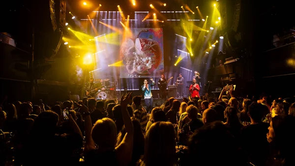 Ο Πάνος Βλάχος συνεχίζει στο "VOX" για δύο ακόμα live