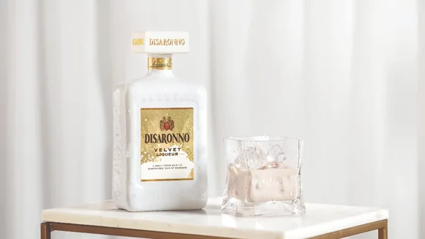 Disaronno Velvet: White Christmas, Velvet Christmas