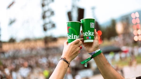 Θυμάστε όταν το ίντερνετ ήταν μέρος κι όχι ένα φίλτρο της πραγματικότητας;