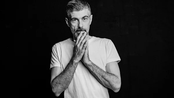 Έκτορας Λυγίζος: "Στον "Αποτυχημένο" βλέπω μια γενικότερη διαχείριση της αποτυχίας του ανθρώπου"