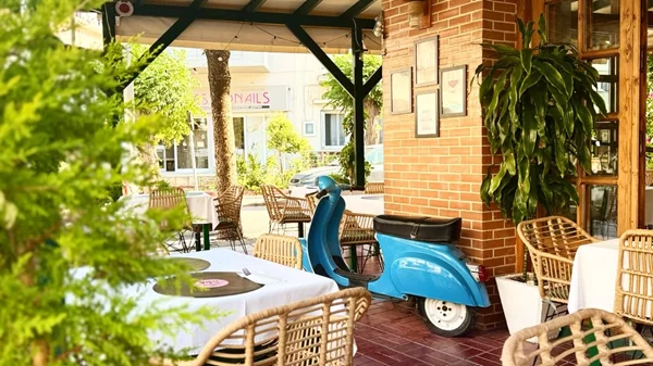 S. Pellegrino: Μας υποδέχεται στο "Vinylio Wine Restaurant"