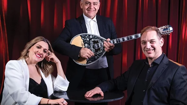 "Τα Swing του Μανώλη Χιώτη" στο "Γυάλινο Up Stage"