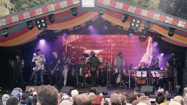 Sam Redmore: από τo Μπέρμιγχαμ της Αγγλίας στο "Kosmos Lab"