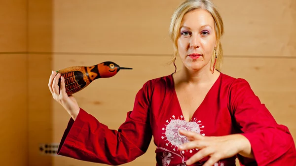 Η Σάσα Βούλγαρη εμπνέεται και αφηγείται ανάμεσα σε Έργα Τέχνης