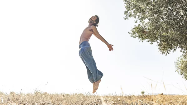 Πρεμιέρα για τις "Ρίζες" του Θανάση Ευθυμιάδη