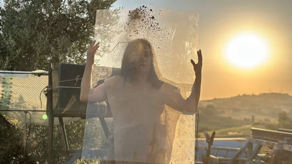 "Τα άνθη του καπνού": Η Μαρίνα Προβατίδου αναδεικνύει τις επικίνδυνες πτυχές της καπνοκαλλιέργειας