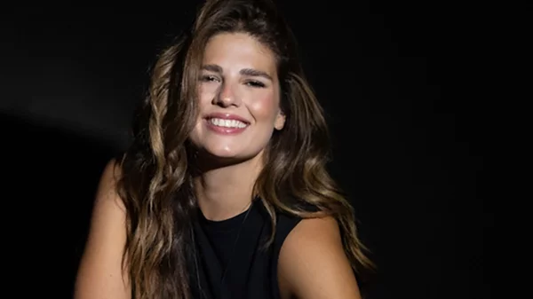 Ο Ιan Ikon επιστρέφει με το τραγούδι "Stay tuned"