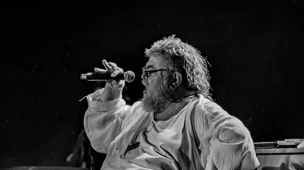 "Τ’ Αηδόνια του Χειμώνα": Μια μουσική γιορτή με τον Σταμάτη Κραουνάκη στο Θέατρο Άλσος