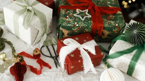 Μέχρι τι ώρα θα είναι ανοιχτά σήμερα τα καταστήματα