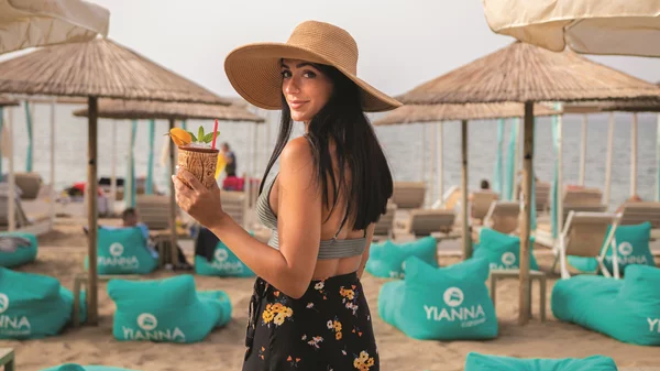 "Yianna Caravel": Ανέμελο καλοκαίρι πάνω στο κύμα στο Ηράκλειο Κρήτης