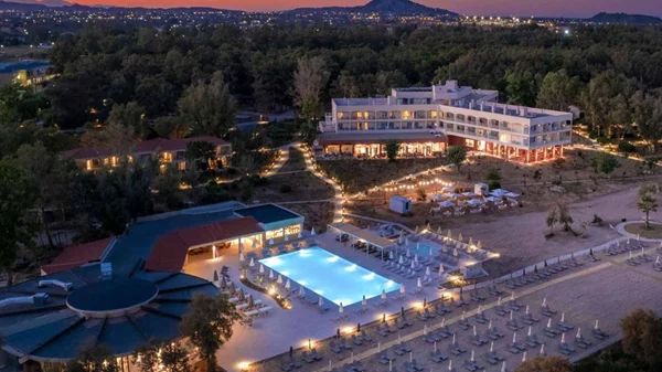 "Surfer Maya Thai Canteen": μια νέα Thai street food καντίνα από τους Surfer Maya στο "Domes Aulus Zante" στη Ζάκυνθο