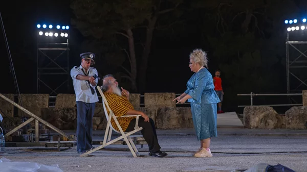 Τελικά πώς πρέπει να ανεβαίνει το αρχαίο δράμα στην εποχή μας;