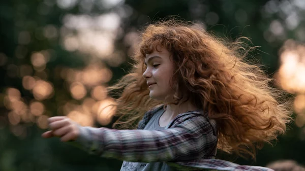 Βλέπουμε "Με τα Μάτια της Νταλβά" με αφορμή την παγκόσμια ημέρα κατά της κακοποίησης του παιδιού