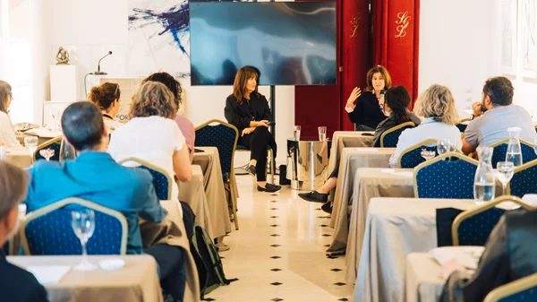 Athens Film Office: Η Αθήνα στο επίκεντρο των διεθνών κινηματογραφικών και τηλεοπτικών παραγωγών μέσω του "The Owl"